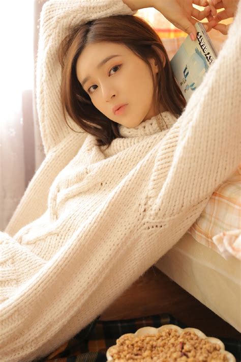 习近平同出席纪念大会的各国嘉宾登上天安门城楼